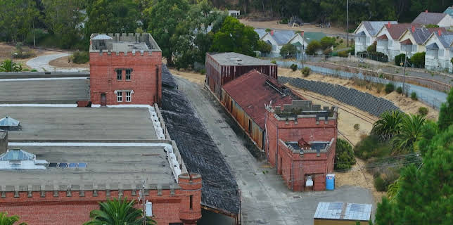 8:00 PM: Abandoned Engineering (S15 E3) (S15) | Yesterday | 12/10 2025