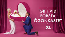 Gift vid första ögonkastet XL - syntolkat