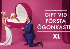 Gift vid första ögonkastet XL - syntolkat