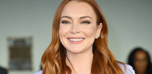 Lindsay Lohan announces that she is expecting her first child.