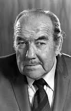 Broderick Crawford como Sgt. Matt Trainor