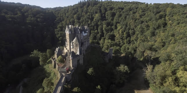 09:55: Mythos Burg (1) - Feste Heimat | ZDFneo | 11/23 2025