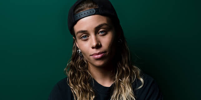 Tash Sultana on "Willow Tree" (2020)