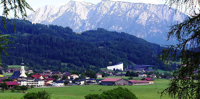 22:45: Weltstars im Grünen - Die Tiroler Festspiele in Erl | 3SAT | 1/3 2026