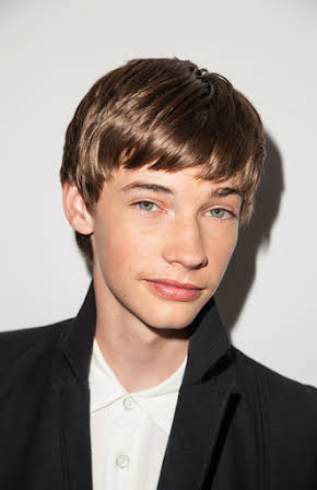 Jacob Lofland as Aris