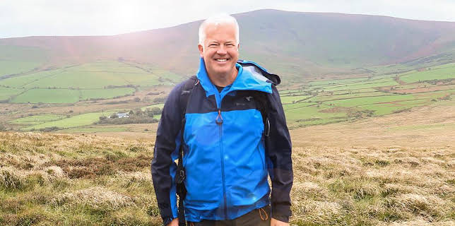 9:30 AM: Weatherman Walking | BBC Two | 11/15 2025