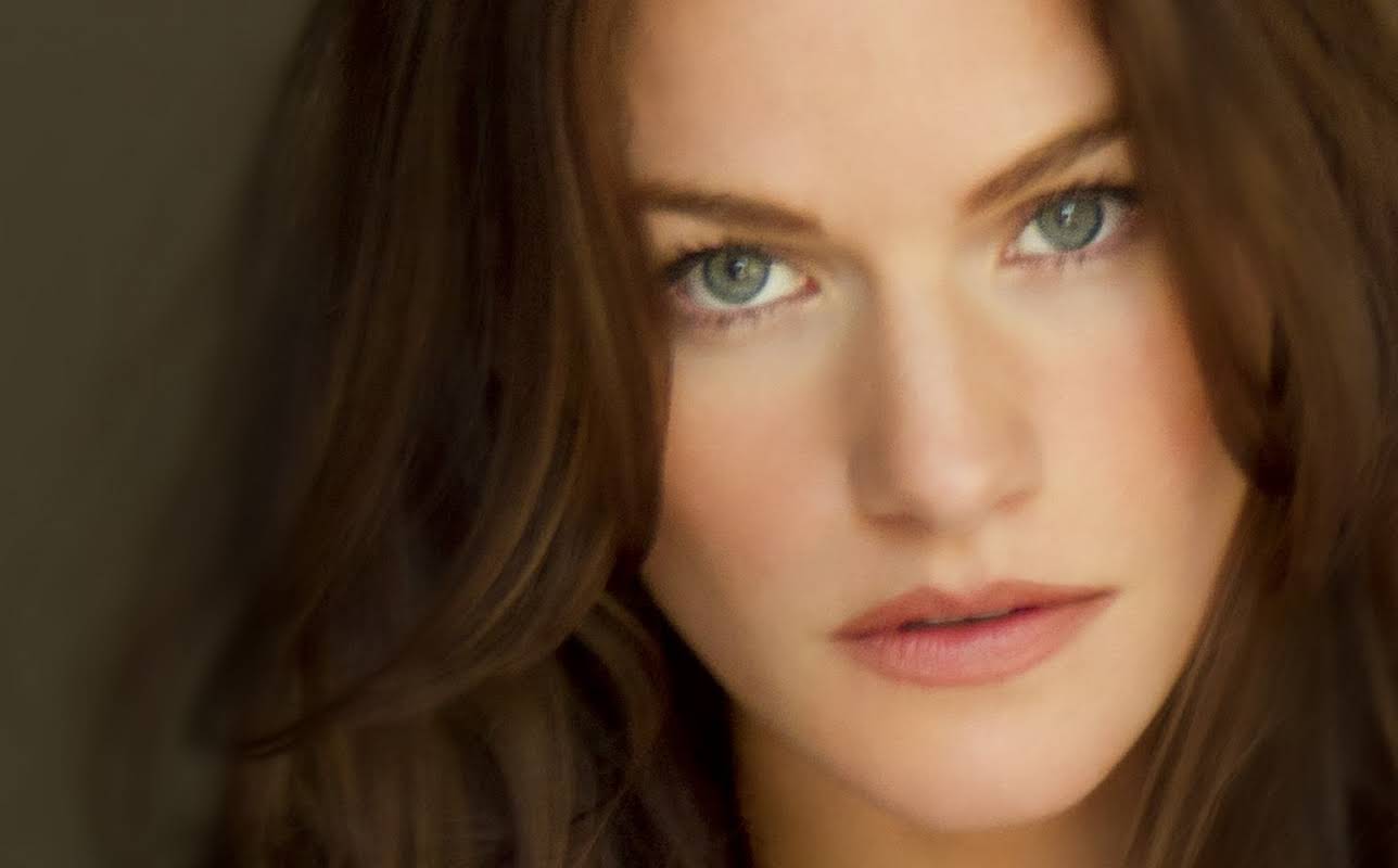 Kelly Overton