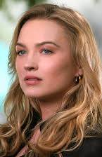 Sophia Myles som Freya