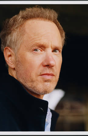 Raphael Sbarge as 