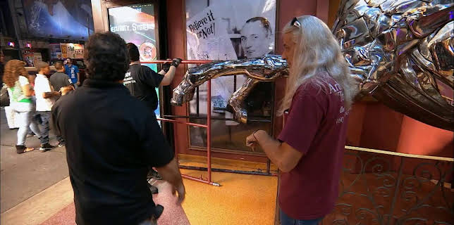 13:00: Shipping Wars (S1 E1) (S1) | TV10 | 4/1 2026