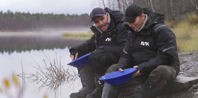 02:05: Forbannelsen/Uhkádus: Ondskapens gull | NRK 1 | 11/16 2025