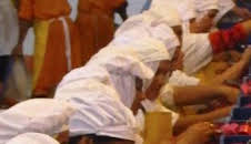 ¿Cómo lo hacen?: Sardinas / Scooters Piaggo / Asientos eyectables