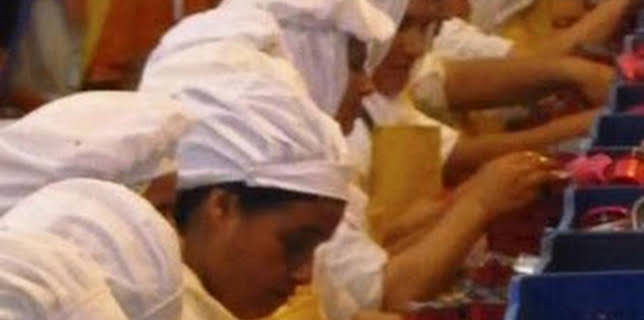 22:00: ¿Cómo lo hacen?: Sardinas / Scooters Piaggo / Asientos eyectables | Discovery Max | 2/4 2026