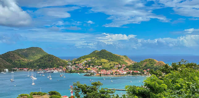 15:05: Auf Entdeckungsreise mit Karl Ploberger - Karibische Gartenträume auf Guadeloupe | 3SAT | 1/24 2026