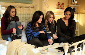 Pretty Little Liars: The Complete First Season: For Whom The Bells Toll