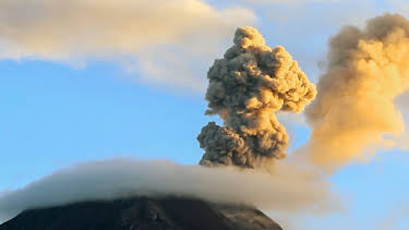 1:00 AM: World's Deadliest Weather: Caught on Camera | Paramount | 1/14 2026