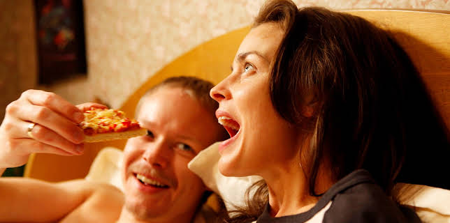 06:00: Sykt lykkelig | Viasat Film Hits | 11/14 2025