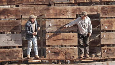 9:00 AM: Barnwood Builders (S3) | Discovery Channel | 7/2 2026