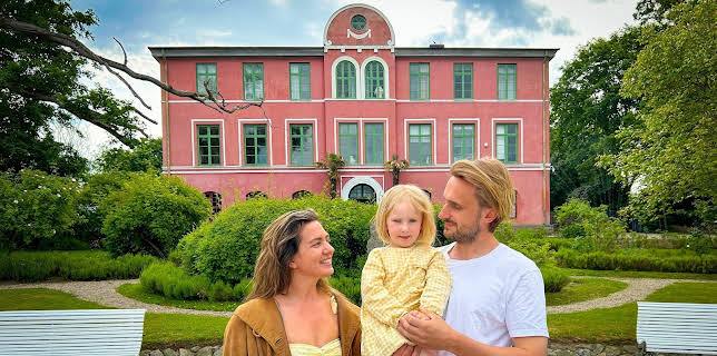 01:55: Det sit i veggane: Hoby Kulle herregard | NRK 3 | 11/5 2025