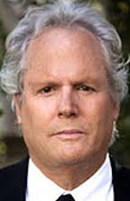 Cliff De Young como Wolfson