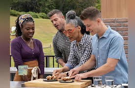 Bakeaway Camp with Martha Stewart, Season 1: Bee Happy Campers
