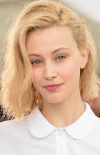 Sarah Gadon como 