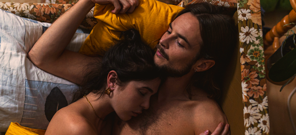 Våld, manipulation och förförisk kärlek i serien "Gaslight" på SVT - se trailern nu