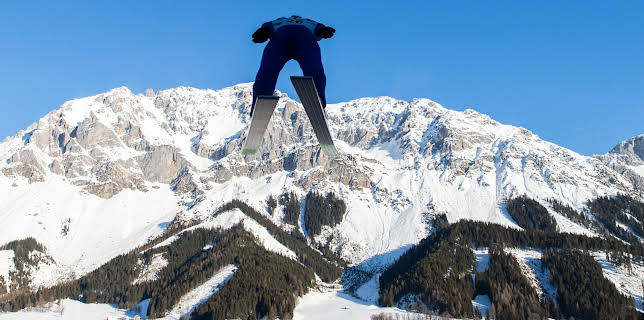 14:25: V-cup, hopp: Kvalifisering stor bakke, menn | TV 2 | 11/22 2025