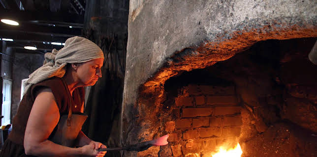 01:00: Die Frauen der Eisenstraße | 3SAT | 12/14 2025