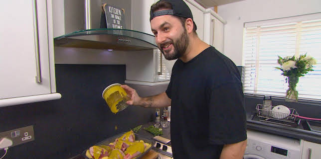 3:35 PM: Come Dine with Me | More 4 | 11/30 2025