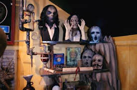 Unike interiør: Skrekkhuset, historiehuset, bilverkstedet