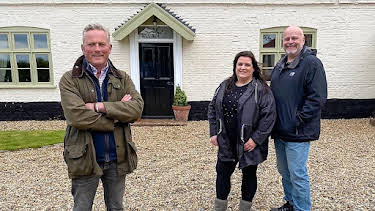 4:30 PM: Escape to the Country (S22) | BBC One | 12/19 2025