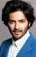 Ali Fazal som 
