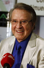 Carlos Villagrán como 