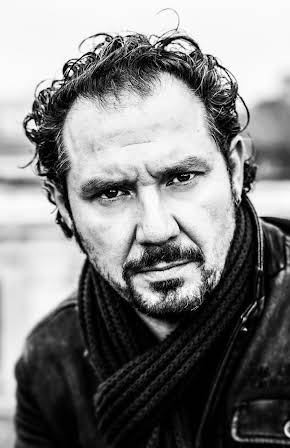 Axel Daeseleire as Stijn