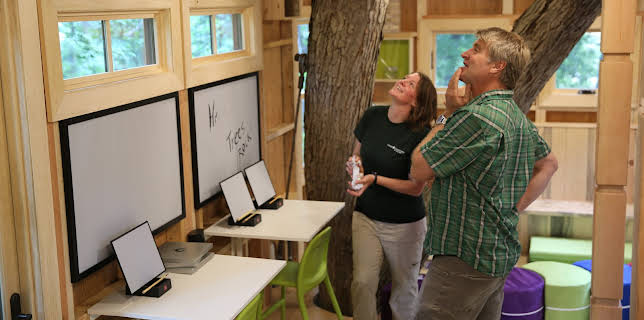 14:00: Nature's Super HQ (S6 E1) (S6) | Animal Planet | 11/17 2025