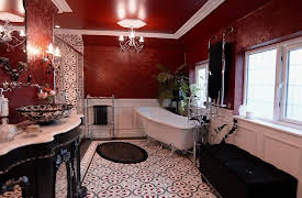 Outrageous Homes with Laurence Llewelyn Bowen: Episode 3