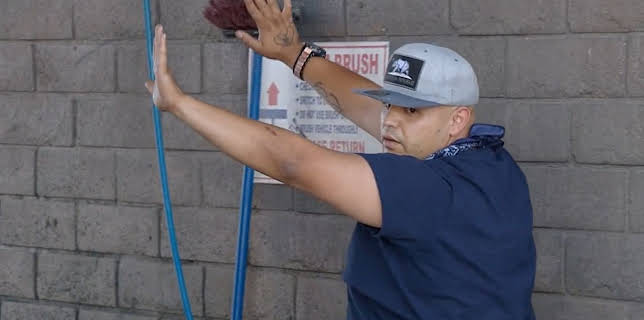 3:35 AM: Cops (S34 E13) (S34) | 5 Star | 11/12 2025