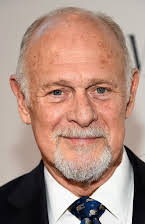 Gerald McRaney som 
