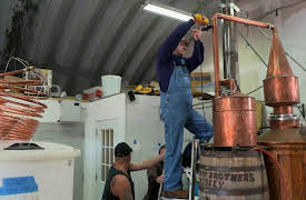 Moonshiners: Whiskey Business Season 1: Underwater Gin Joint