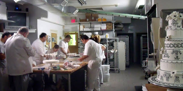 06:00: Cake Boss (S1 E1) (S1) | TLC | 2/9 2026