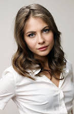 Willa Holland como 