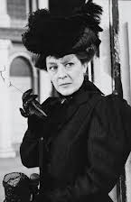 Irene Gutiérrez Caba como Doña Aurora