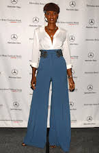 Tomiko Fraser som Coffee Shop Clerk