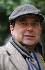 Matthew Jacobs som Director