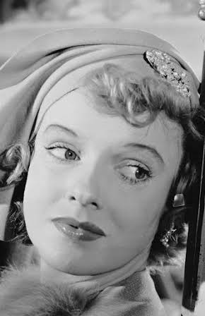 Dorothy Comingore as 