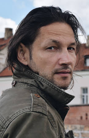Robin Kasyanov as 