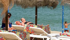 Bargain-Loving Brits in the Sun (S9 E10)