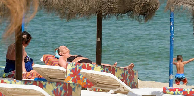 9:00 AM: Bargain-Loving Brits in the Sun (S9 E10) (S9) | 5 Star | 11/7 2025