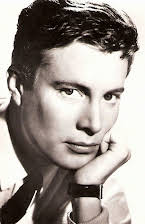 Gil Vidal as 
